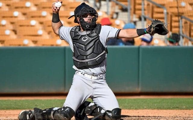 【MLB】「野球で最も難しい」膝つきからの“キャノン発動”　ファン唖然「なんという強肩」