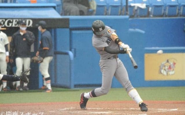 【野球】萩尾が先頭打者本塁打とサヨナラ本塁打を放ち、法大に競り勝つ　法大②