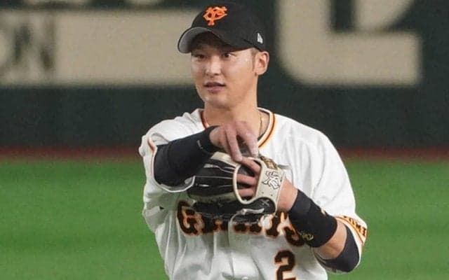 「ヤバすぎる」爆走キャッチから“背面投げ”　ファン驚愕の「なんやこの守備範囲」