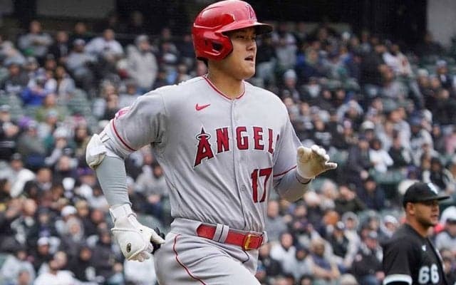 大谷翔平出場試合で異様な光景　上半身裸の男性ファン30人超が熱烈応援、米記者も発見