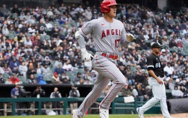 【MLB】負傷交代した大谷翔平、ピザを食べながら「大事を取った」と笑顔　指揮官は復帰について明言避ける
