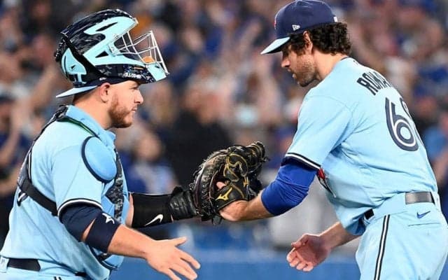 【MLB】走者に瞬き許さぬ“超速スロー”　完璧ブロッキングからの爆肩牽制が「最高だ」