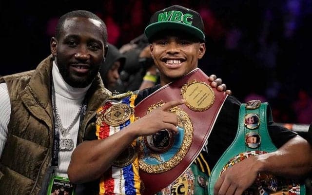 ボクシング世界王者、勝利会見を中断し大乱闘に参戦　英報道「母親が暴漢に襲われた」