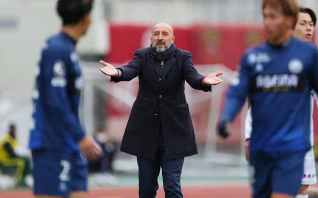 「天空の城」を活性化させる「ポポヴィッチ節」【J2を盛り上げる町田ゼルビアと外国人監督】(1)