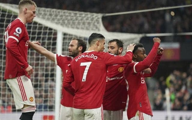 ｢このゴールは凄い｣!!マンUのポルトガル代表MFが強烈ダイレクトボレー!C・ロナウドはPKで3戦連発…20歳FWからの圧巻クロスで奪った｢先制弾｣