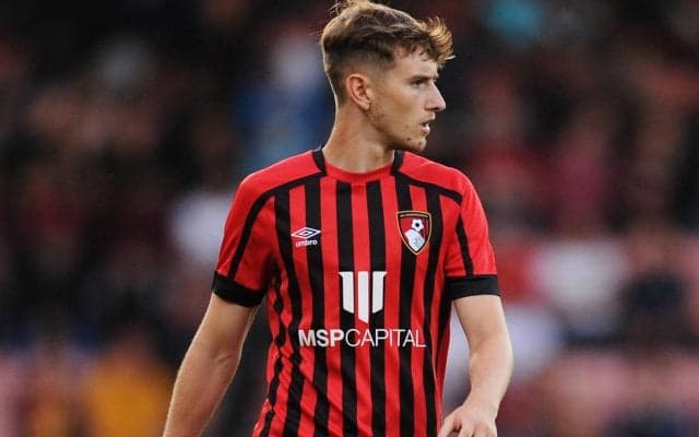 24歳MFがガンを克服、その日にチームはプレミア昇格の二重の喜び「サッカーを続けていくことがとても楽しみだ」