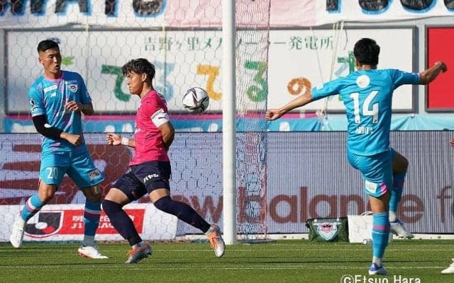 サガン鳥栖・藤田直之が前所属相手に土壇場スーパーミドル弾！「勝てなかったけれど、負けなかった」とアナも称賛！【鳥栖vsC大阪】