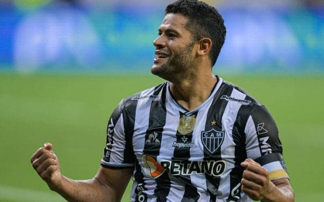 ブラジルの地で元Jリーガー同士がユニフォーム交換！試合には4人のJリーグ経験者がベンチ入り