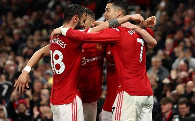 C・ロナウドのPK成功を確信? 先んじてコーナーへ向かうエランガの動きに焦点