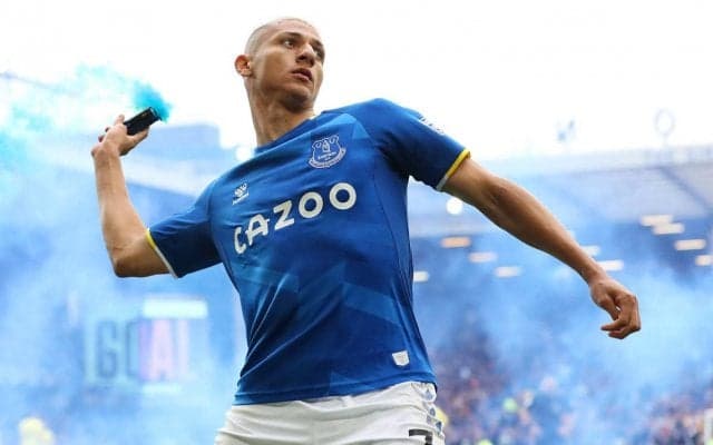 「実現するかな？」発煙筒騒動のリシャルリソン、コラ画像で『FIFA 23』のジャケ写に