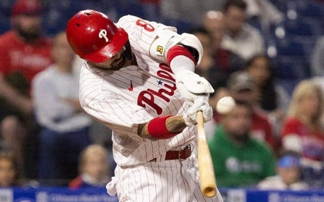 【MLB】本塁打が「ファンの妨害で覆された」　フェンス際での行為に非難殺到「つまみ出せ」