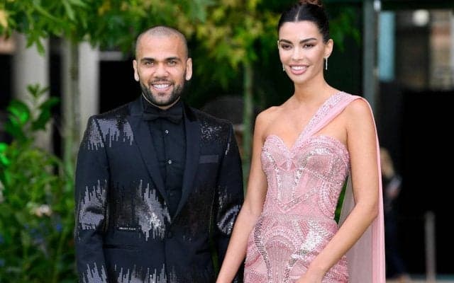 ダニエウ・アウベス39歳のバースデーを妻が祝福「私の愛する人、誕生日おめでとう」