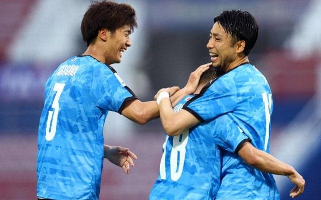 「素敵な息子たちがたくさん」“画面越しだけど” 川崎Fが母の日フォト公開、各選手が笑顔で花束をプレゼント「笑顔が素敵」