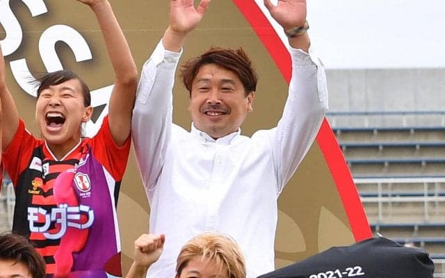 WEリーグ初代女王のINAC神戸、星川敬監督は自身10年ぶり優勝に「今回の優勝の方がはるかに嬉しい」