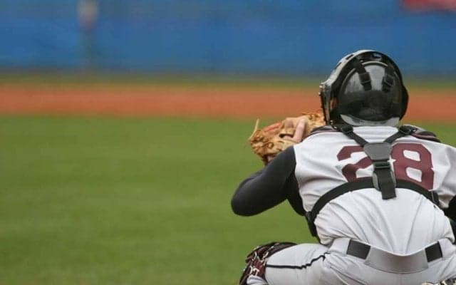 膝立ちなのに“爆肩”　横手ヒョイ投げから生まれた異次元の軌道は「現実のはずがない」