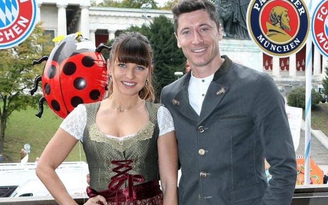 「すっごく愛らしい」お姫様が3人、レヴァンドフスキの娘の誕生日会が「おとぎ話のよう」