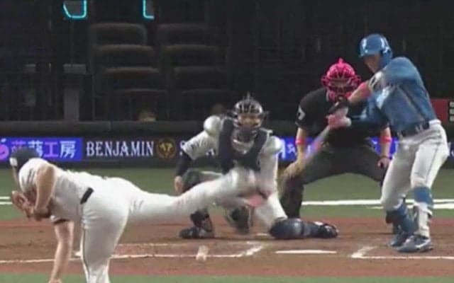 「めっちゃボールなのに…」　1m手前のワンバン振らせる“急速落下”が「エグすぎ」