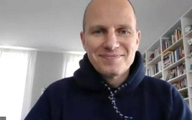 「安間志織はワールドクラス」 - 独アイスフォーゲル、ハラルド・ヤンソンHC独占インタビュー（1）