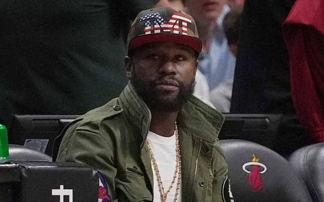 金満メイウェザー、カネロ戦で「楽に稼いだぜ」　大穴ビボル勝利に賭けて685万円配当