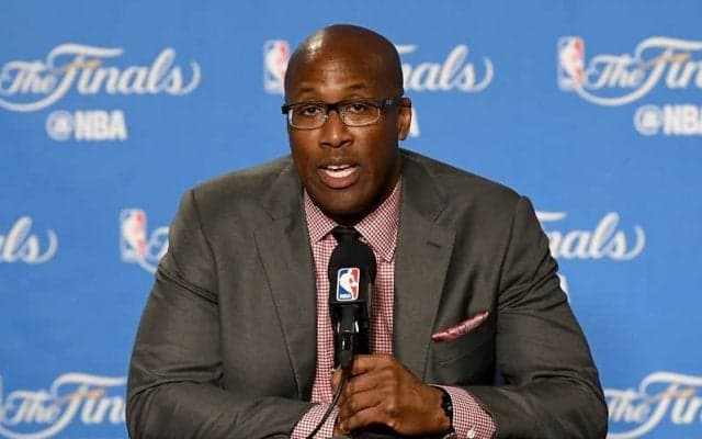 ウォリアーズACのマイク・ブラウンがキングスの新指揮官として4年契約に合意か