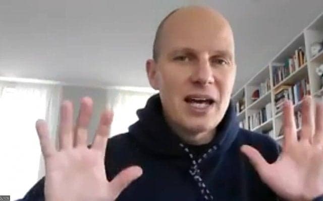 「安間志織はワールドクラス」 - 独アイスフォーゲル、ハラルド・ヤンソンHC独占インタビュー（2）