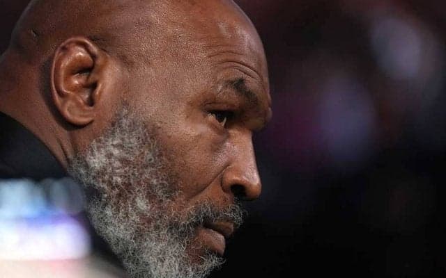 敗北カネロへ　マイク・タイソンが猛打連発で実演アドバイス「次はジャブを使え！」