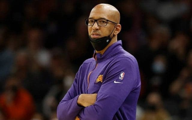 今季サンズを球団史上最高の戦績へ導いたモンティ・ウィリアムズHCが最優秀コーチ賞に