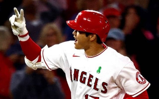 「完璧に潰した！」大谷翔平、驚愕の２打席連続アーチに米記者も脱帽！「世界のアイコンだ」