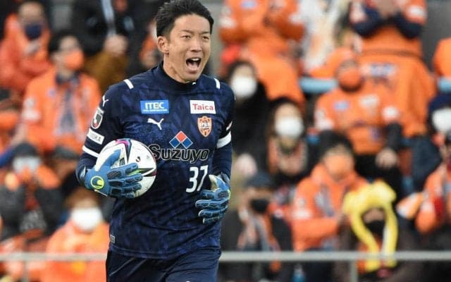 清水の日本代表GK権田修一の妻が息子の誕生日に家族ショット！育児での夫の協力も明かす「主人にバトンタッチ！」