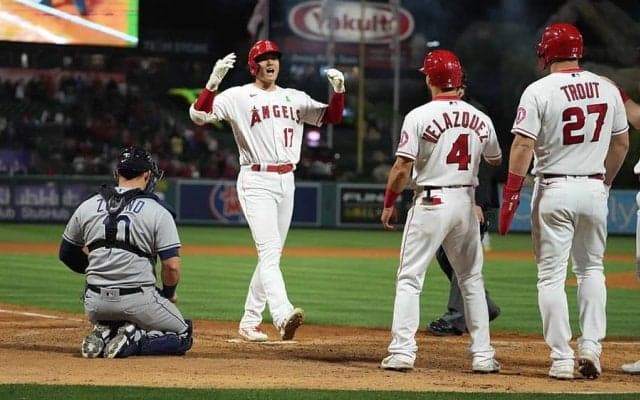 【MLB】「最後のハグ代わって下さい」　笑顔の大谷翔平を“受け止める”同僚にファン嫉妬