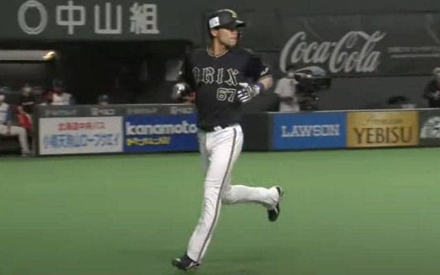 楽勝すぎる本盗が「さすがに無警戒すぎ」　一塁で起きた悶絶「予想外でびっくり」