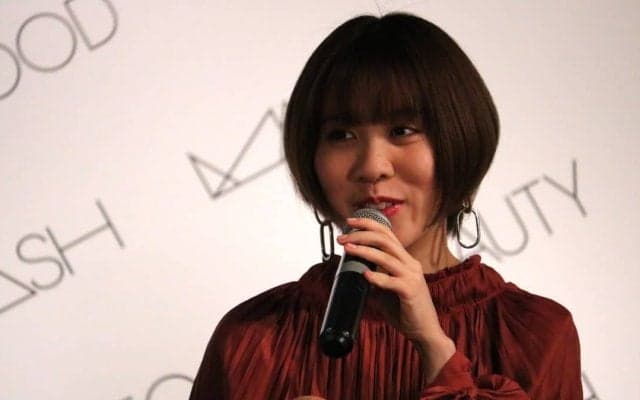 「かわいい！」「洋服、オシャレですね」平野美宇、鮮やかなブルートップスでの食事写真を公開