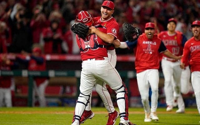 【MLB】「一度受けたかどうか…」“急造”のエ軍ノーノー達成コンビ、捕手は昇格したばかり