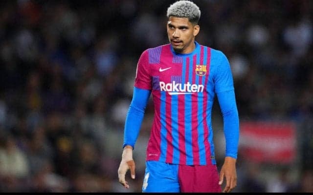 脳震とうで緊急搬送されたアラウホが退院、復帰時期は未定