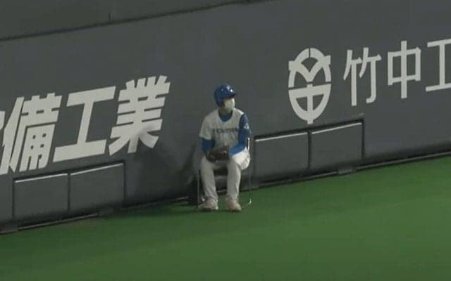 激ムズ打球も余裕の「ボールボーイうっま」　一歩も動かぬ“美技”が「ナイスプレー」