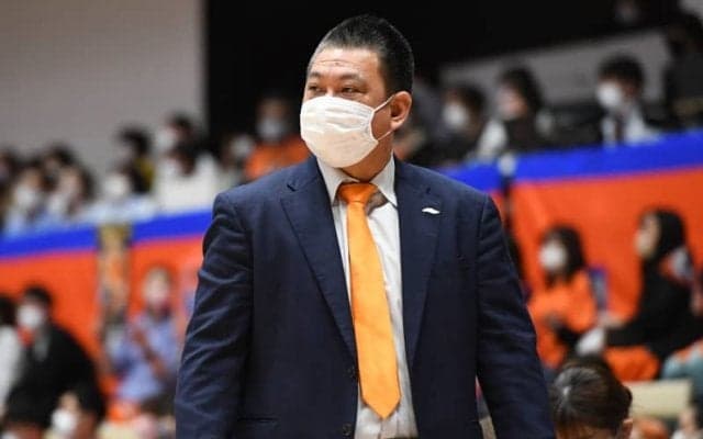新潟が平岡富士貴HCとの契約継続を発表「多くの勝利届けられるよう尽力する」