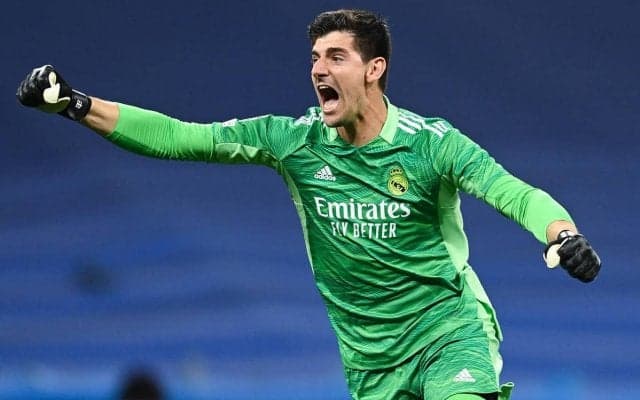 充実のシーズンを過ごすレアル守護神クルトワ、堂々交際宣言のモデル彼女が30歳誕生日をお祝い