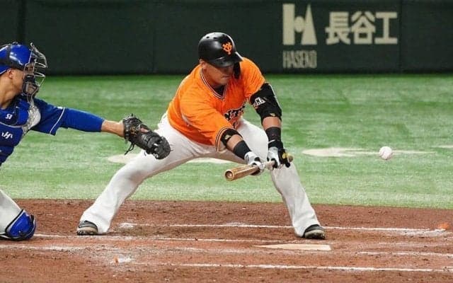 巨人・中田翔がプロ初の送りバント　通算6245打席目、まさかの光景に場内騒然