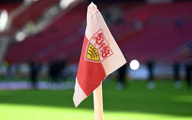 当時はブッフバルトも、シュツットガルトが30年前のブンデス優勝時を模した復刻ユニを着用、伊藤洋輝もモデルに