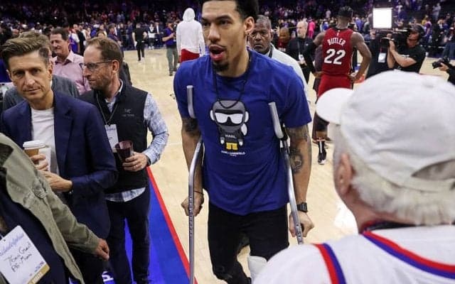 シクサーズのダニー・グリーンがヒートとの第6戦で左ひざに大ケガを負って長期離脱に