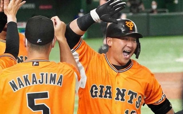 巨人・中田翔、衝撃の逆転満塁弾に喜び爆発　弾丸での2試合連続4号に本拠地総立ち