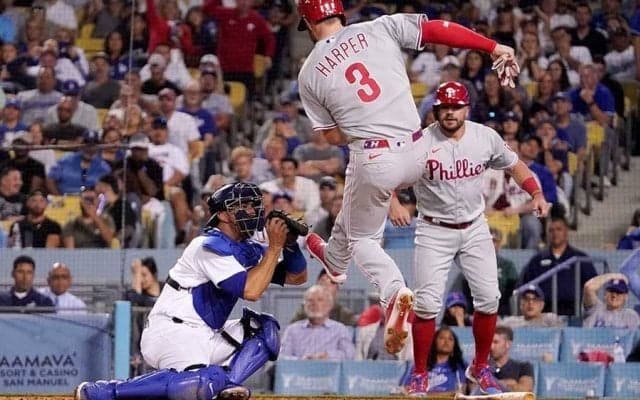 リアルタイムなのに深夜2:30まで…TV観戦していたフィリーズファンが悲鳴「クタクタ」