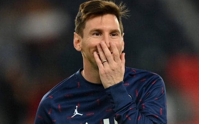 メッシが“メッカへの玄関口”を訪問しPSGユニをプレゼント「感銘を受けました」