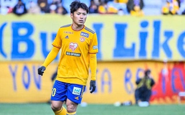 【J2「序盤戦ベストイレブン」】首位・新潟からは「攻撃のスイッチ役」のCBとボランチを、2位・仙台からは「別格の存在感」遠藤康を選出！【GK・DF・MF編】