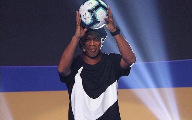 豪華過ぎる共演陣!ロナウジーニョがエキシビション参加、フィーゴ率いるチームと対戦