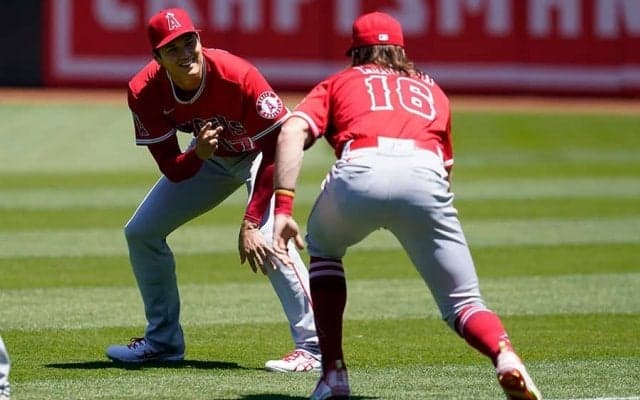 【MLB】「2人の絡みは尊い」　大谷翔平、同僚との“リラックスタイム”が「ほっこりぃ～」