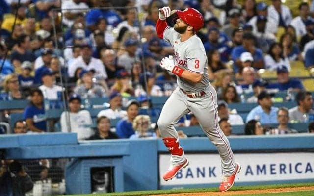 【MLB】靭帯切れても特大弾…　驚愕の“ド根性”スイングが「尋常じゃない」「彼は神様」