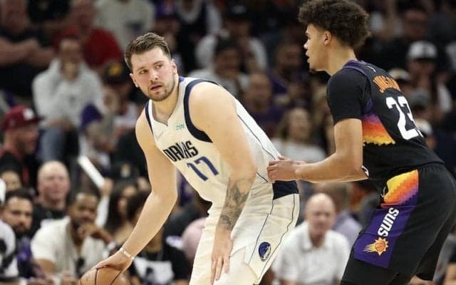 マブスが敵地で下克上…優勝候補サンズに33点差で快勝して4強入り／NBAプレーオフ