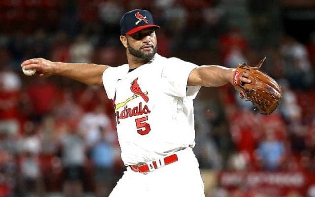 「なんてロマンチックな展開だ！」今季引退の大打者プホルス、22年目での“投手デビュー”に「伝説の瞬間」と感動の声