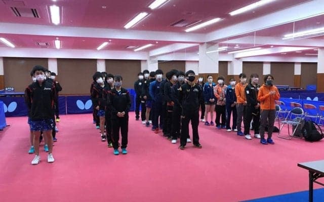 男女団体は日本リーガーに軍配　明豊・木塚は日鉄・髙見真己に白星＜日本卓球リーグ・高体連強化交流事業＞